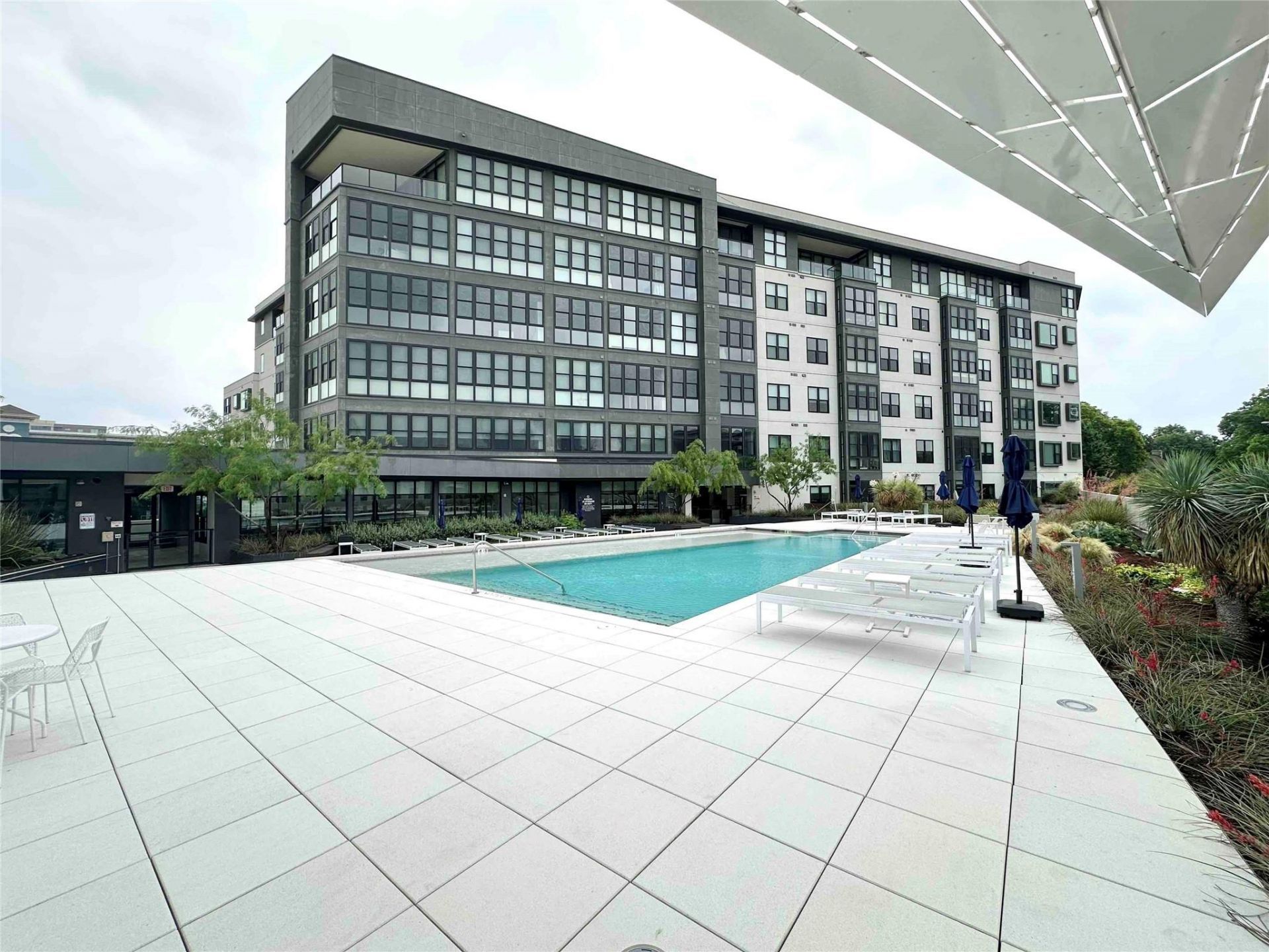 800 Embassy Dr, Unit 403, Austin, TX 78702 Main Photo