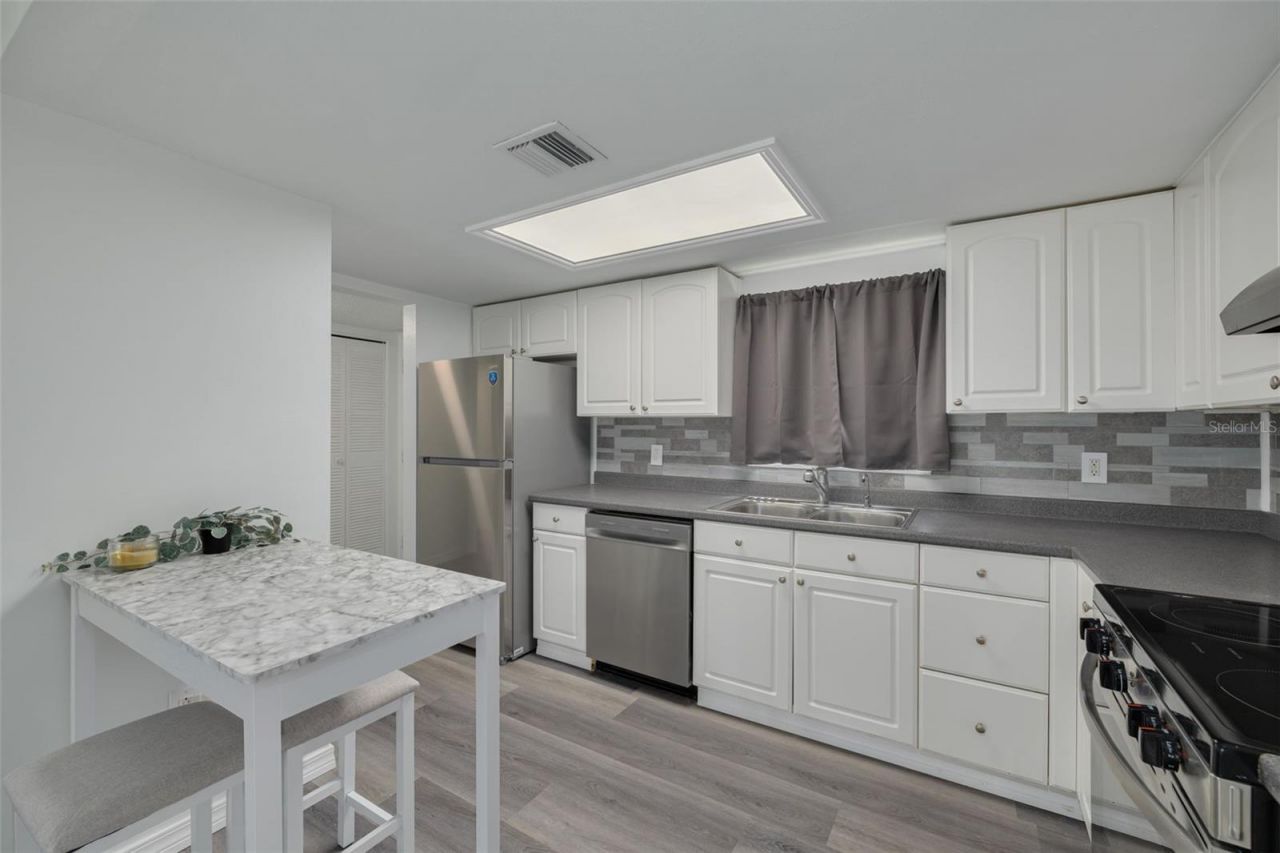7131 Dell Road , Unit 2, New Port Richey, FL 34653 Photo