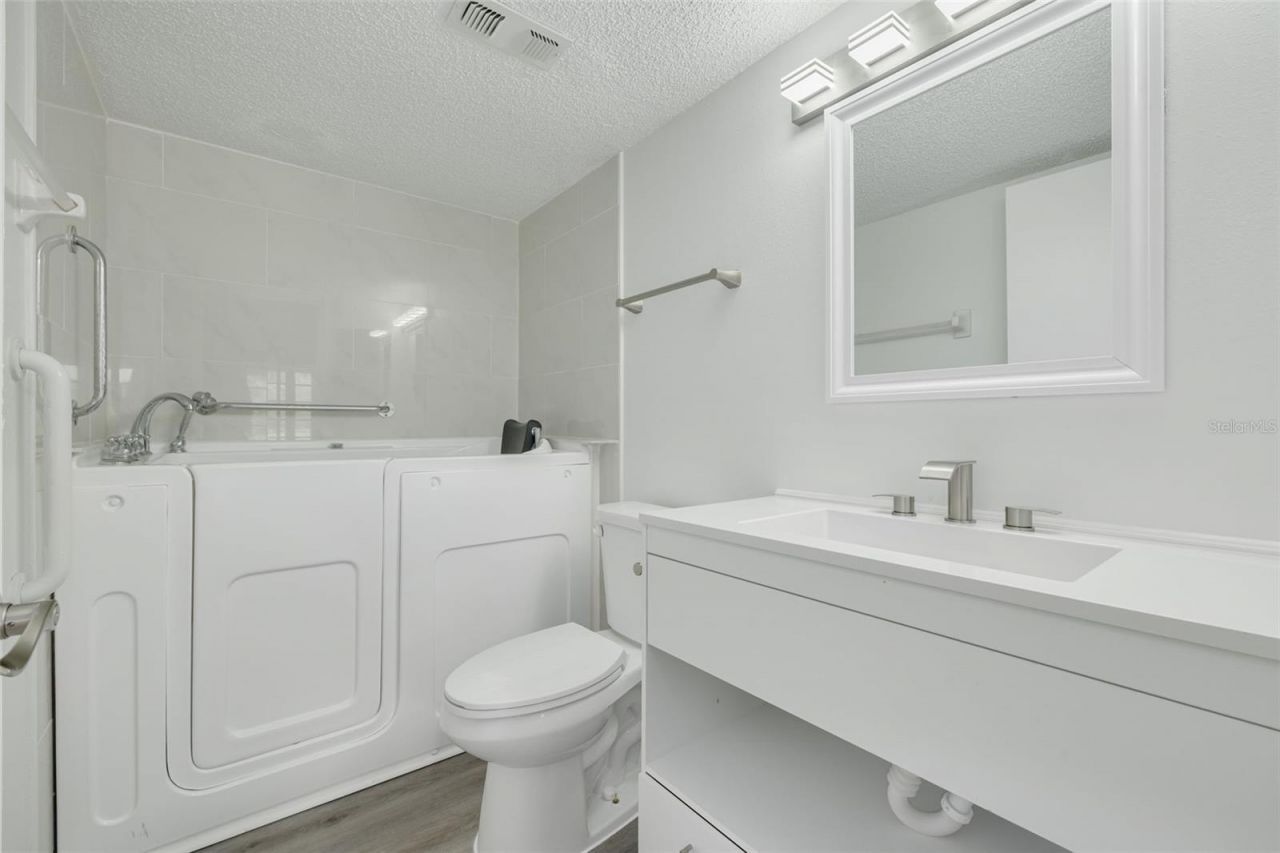 7131 Dell Road , Unit 2, New Port Richey, FL 34653 Photo