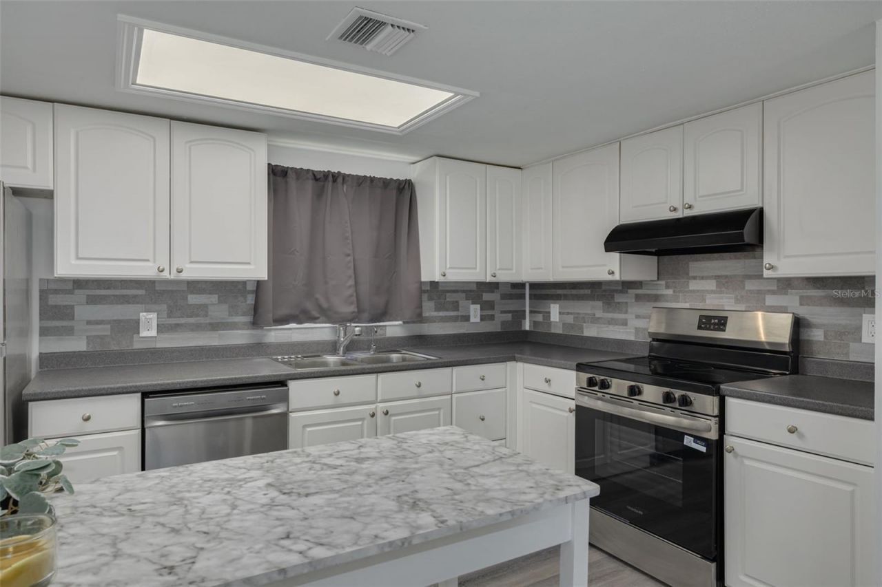 7131 Dell Road , Unit 2, New Port Richey, FL 34653 Photo