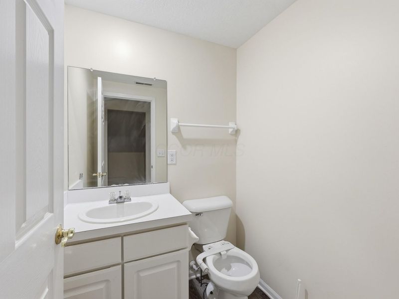 1075 Shady Lake Drive, Columbus, OH 43228 Photo 12