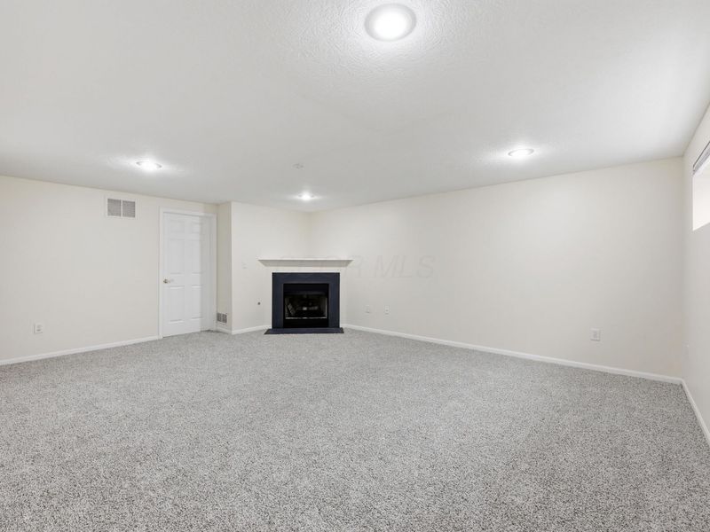 1075 Shady Lake Drive, Columbus, OH 43228 Photo 23