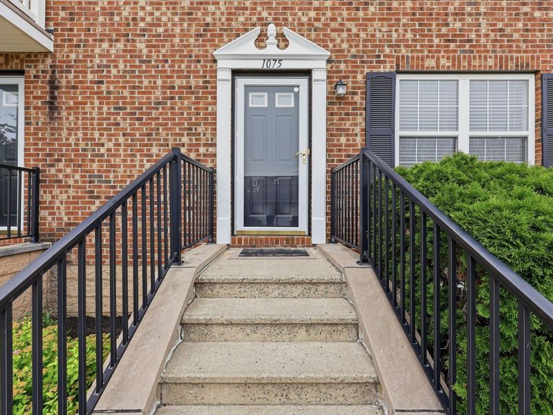 1075 Shady Lake Drive, Columbus, OH 43228 Photo 3