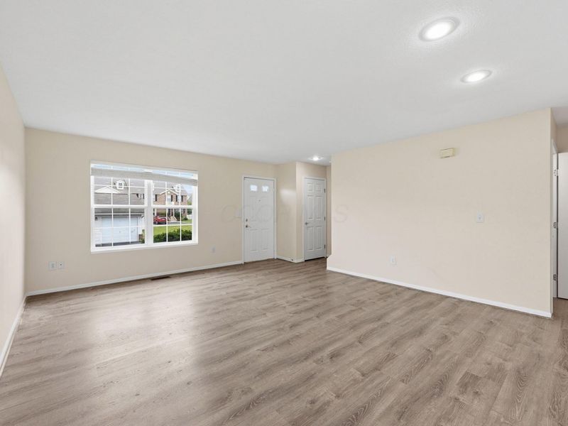 1075 Shady Lake Drive, Columbus, OH 43228 Photo 7