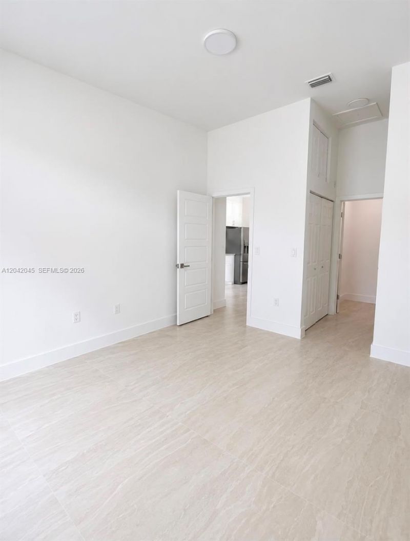 6780 NW 186th Ter, Hialeah, FL 33015 Photo