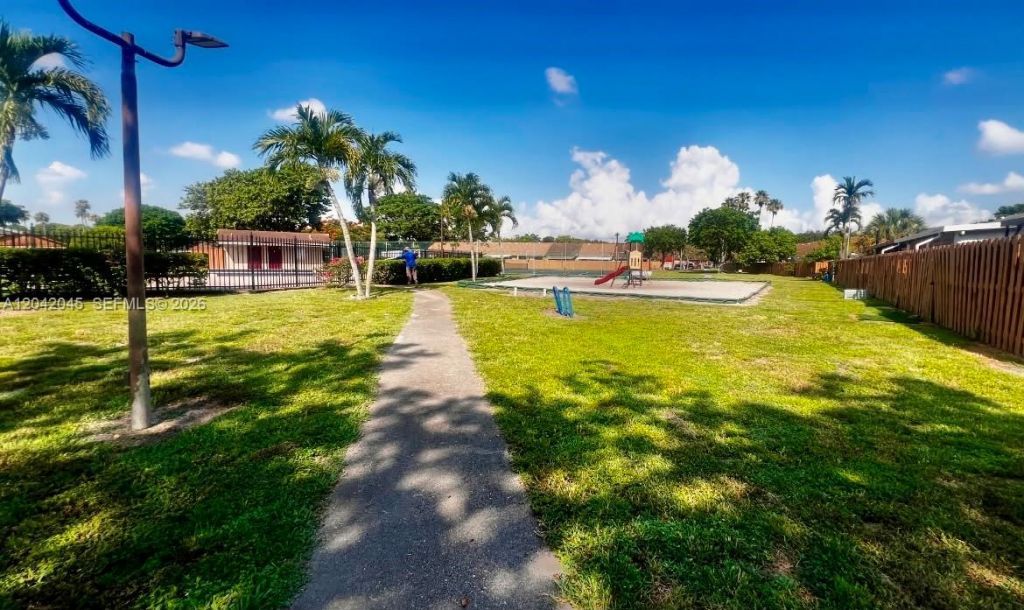 6780 NW 186th Ter, Hialeah, FL 33015 Photo