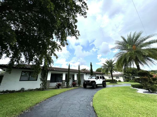625 W Tropical Way, Plantation, FL 33317