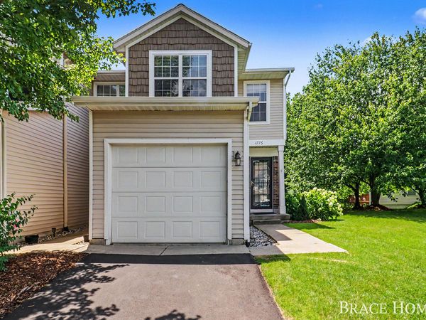 1776 Grand Court NE, Grand Rapids, MI 49525