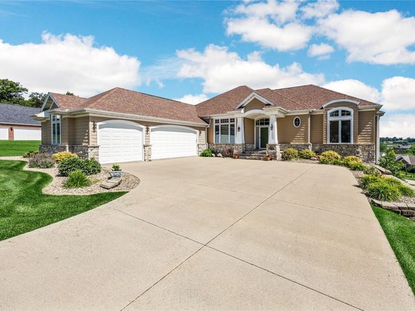 6706 Cedar View Court NE, Cedar Rapids, IA 52411