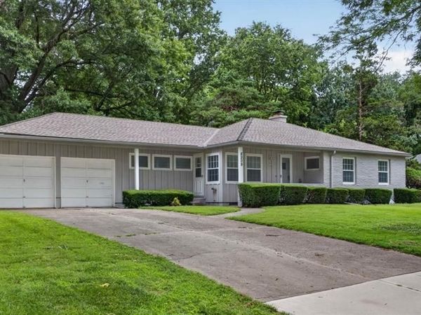 8209 Beverly Street, Prairie Village, KS 66208