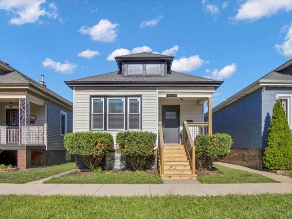 9824 S Escanaba Avenue , Chicago, IL 60617