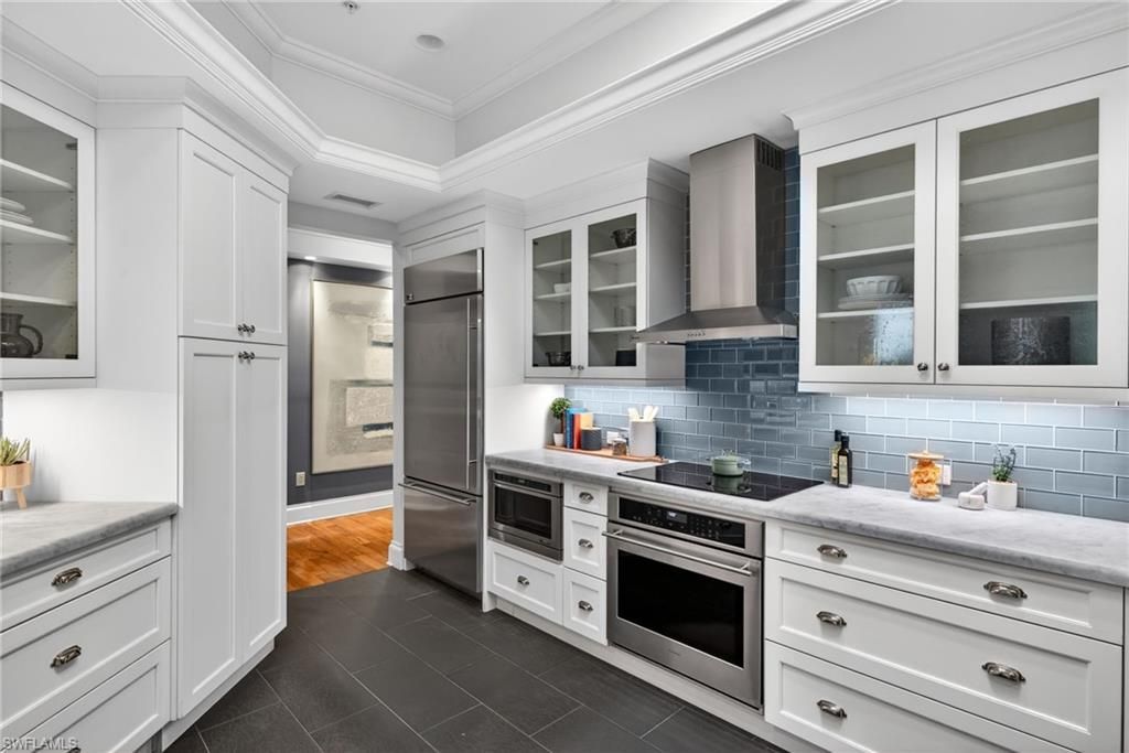 625 5th Ave S, Unit 302, Naples, FL 34102 Photo