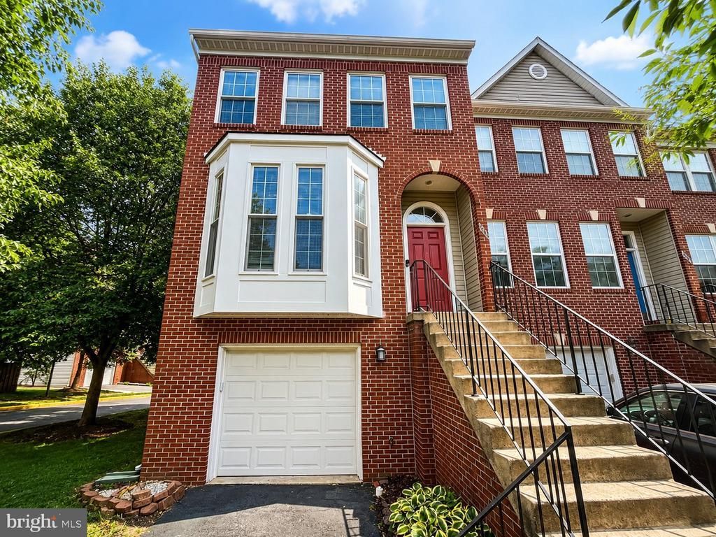 2545 James Monroe Circle, Herndon, VA 20171 Main Photo