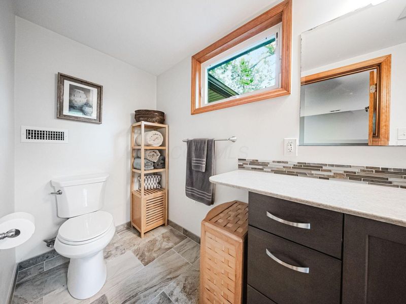 8015 Riverside Drive, Dublin, OH 43016 Photo 28