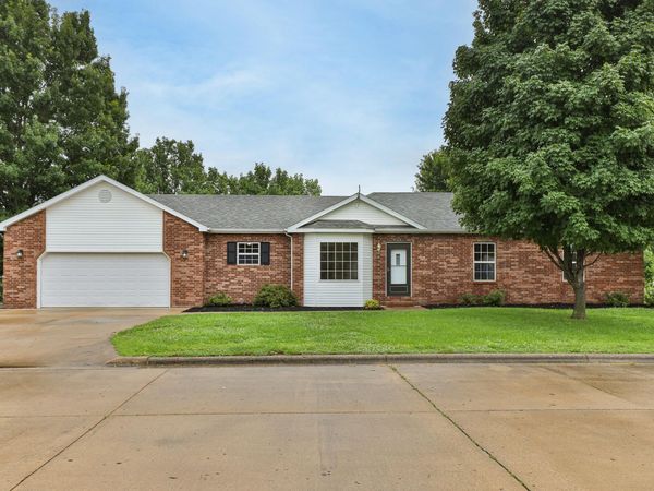 2790 S Grant Avenue , Bolivar, MO 65613