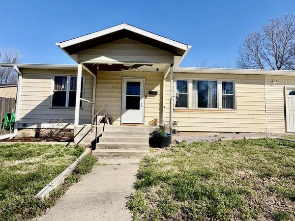 111 W Lee Street , Aurora, MO 65605