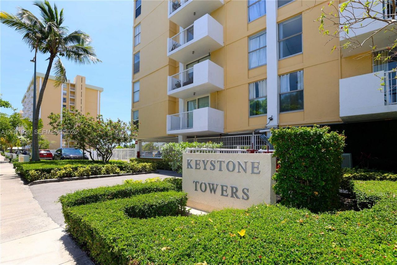 2000 NE 135th St , Unit 906, North Miami, FL 33181 Photo