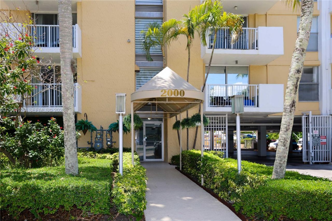 2000 NE 135th St , Unit 906, North Miami, FL 33181 Photo