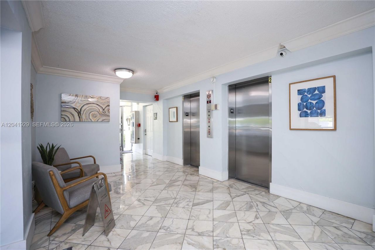 2000 NE 135th St , Unit 906, North Miami, FL 33181 Photo