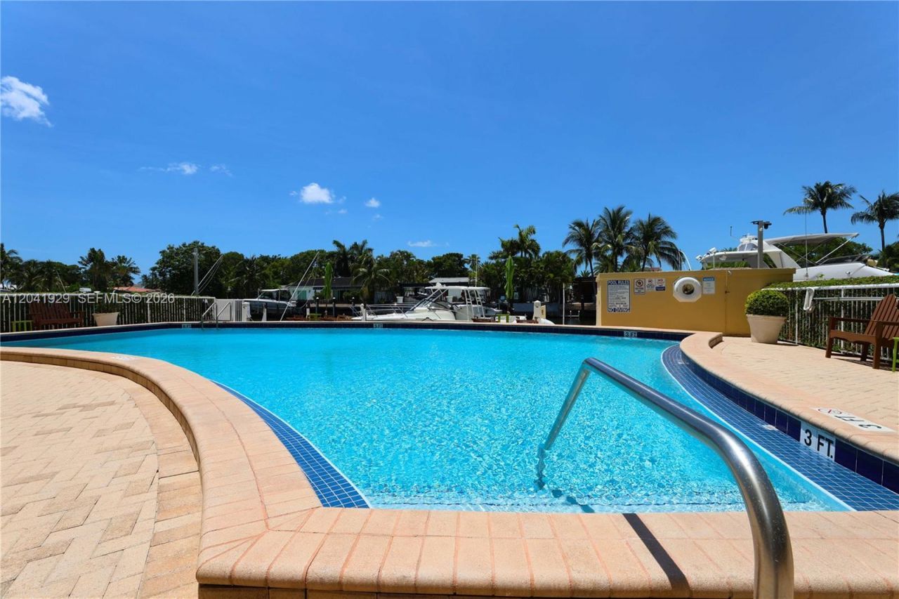 2000 NE 135th St , Unit 906, North Miami, FL 33181 Photo