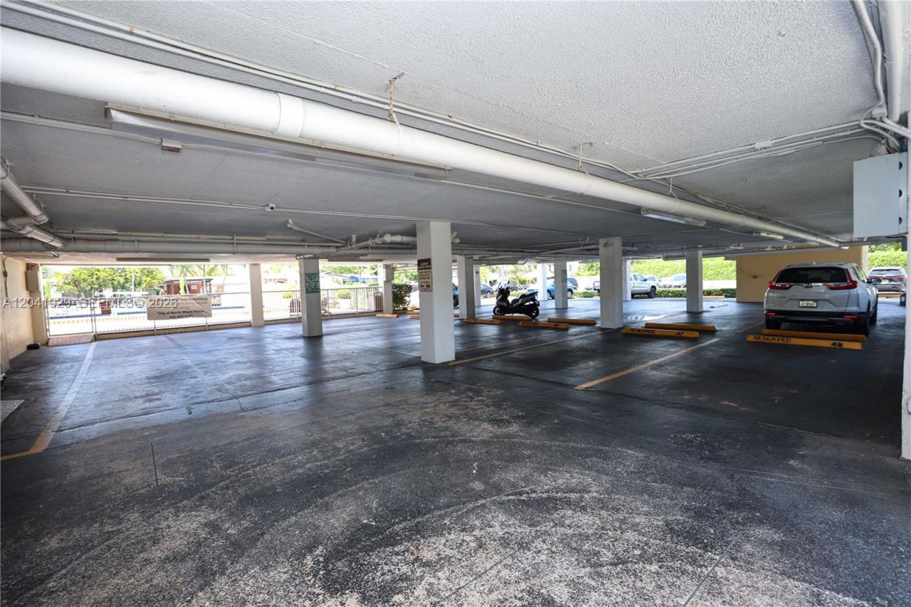 2000 NE 135th St , Unit 906, North Miami, FL 33181 Photo