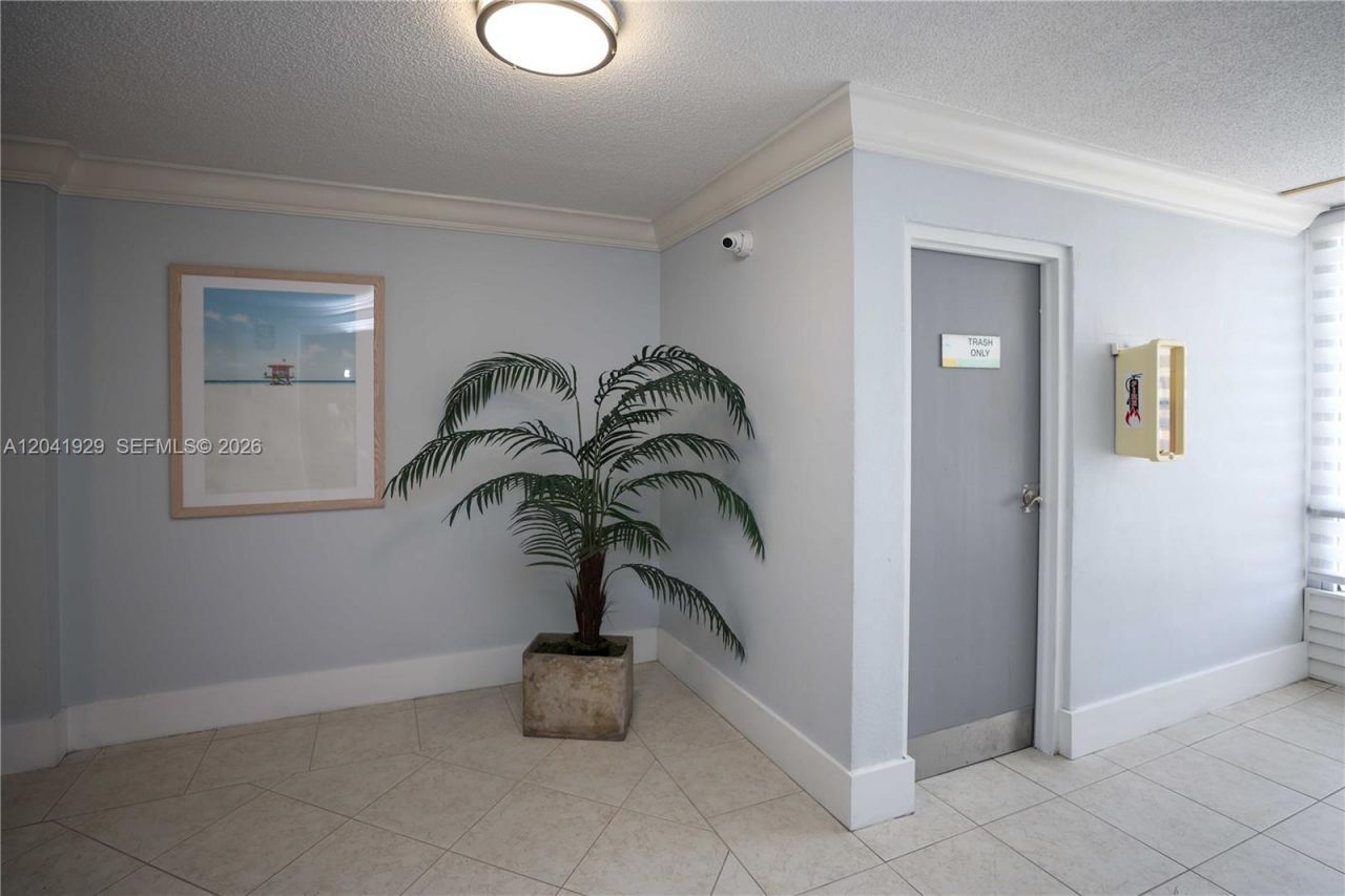 2000 NE 135th St , Unit 906, North Miami, FL 33181 Photo