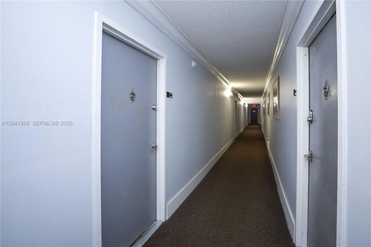 2000 NE 135th St , Unit 906, North Miami, FL 33181 Photo