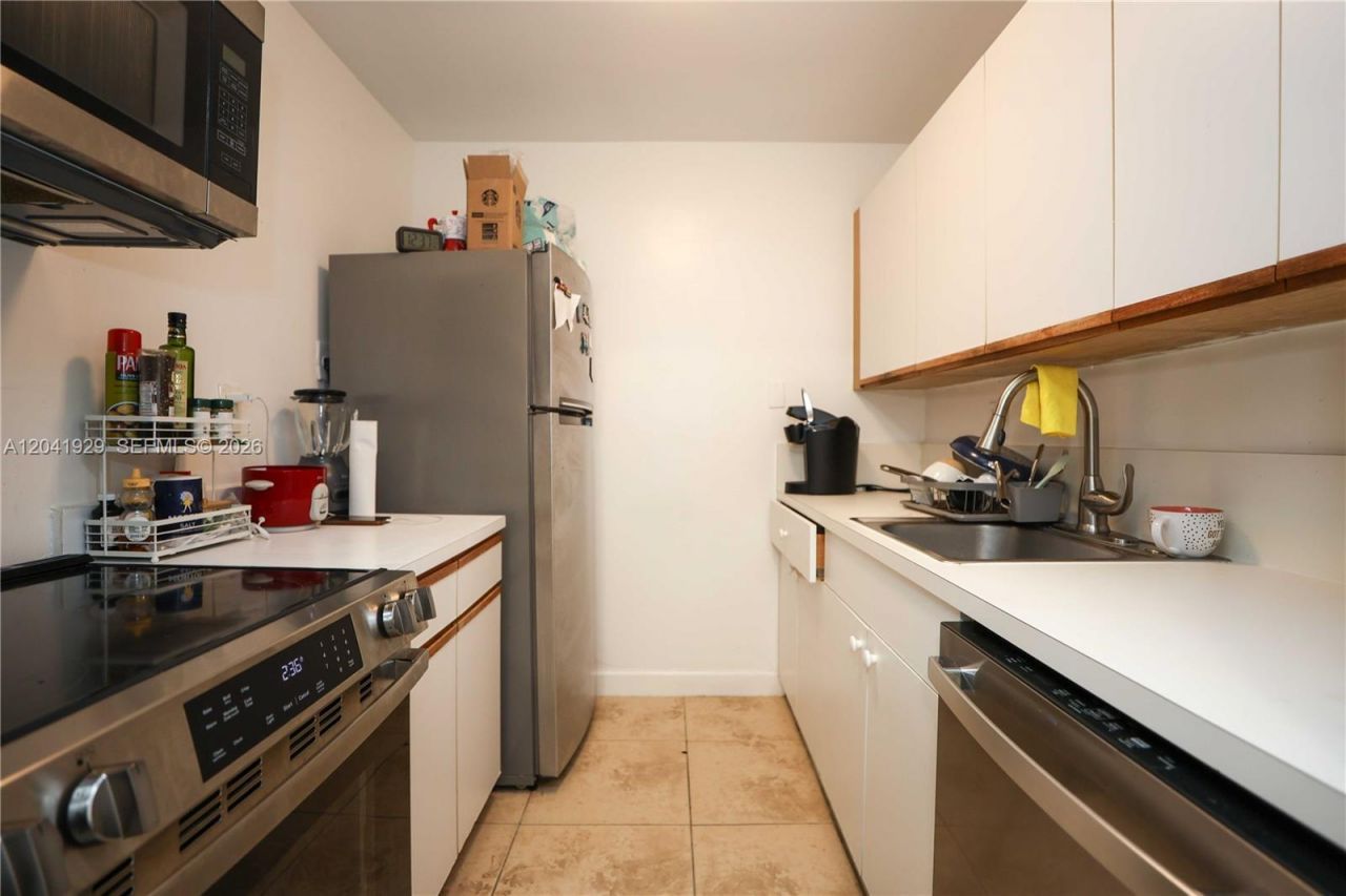 2000 NE 135th St , Unit 906, North Miami, FL 33181 Photo