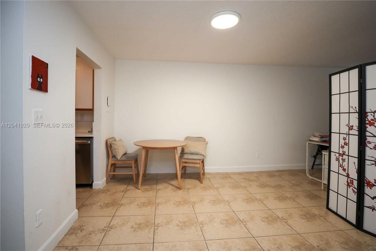 2000 NE 135th St , Unit 906, North Miami, FL 33181 Photo