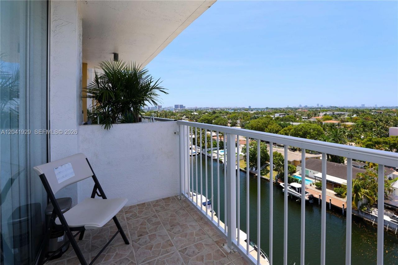 2000 NE 135th St , Unit 906, North Miami, FL 33181 Photo