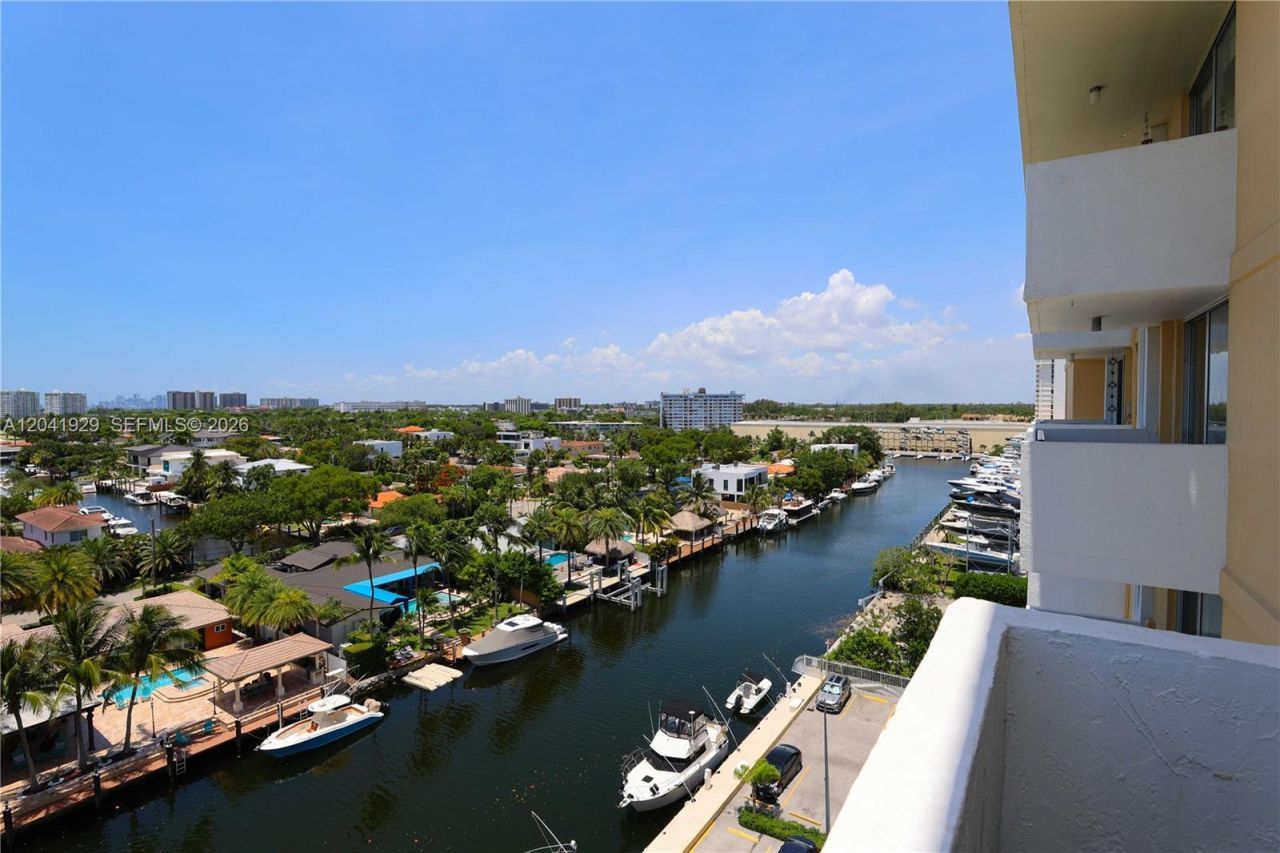 2000 NE 135th St , Unit 906, North Miami, FL 33181 Photo