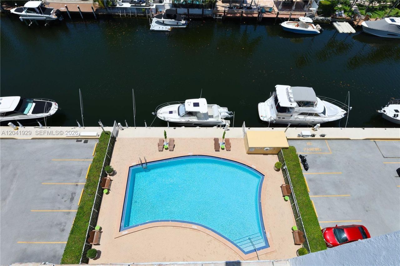 2000 NE 135th St , Unit 906, North Miami, FL 33181 Photo