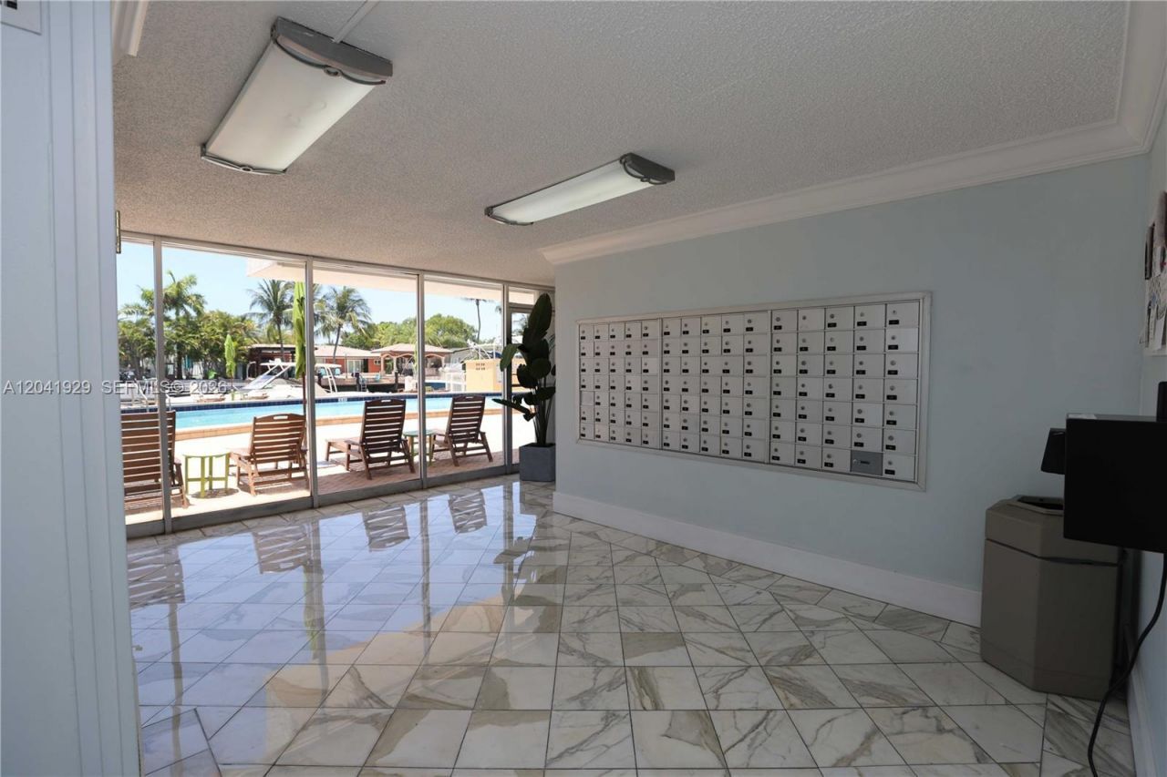 2000 NE 135th St , Unit 906, North Miami, FL 33181 Photo