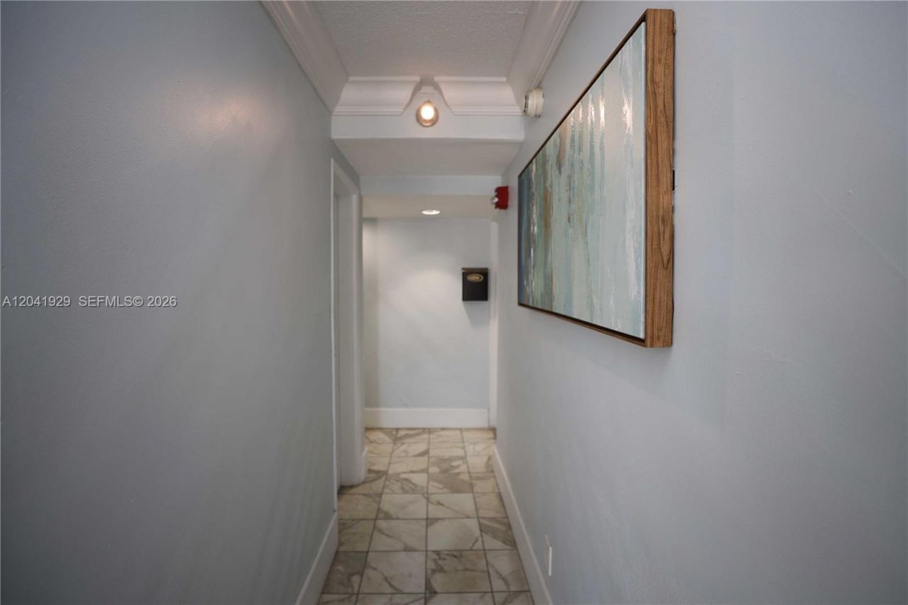 2000 NE 135th St , Unit 906, North Miami, FL 33181 Photo