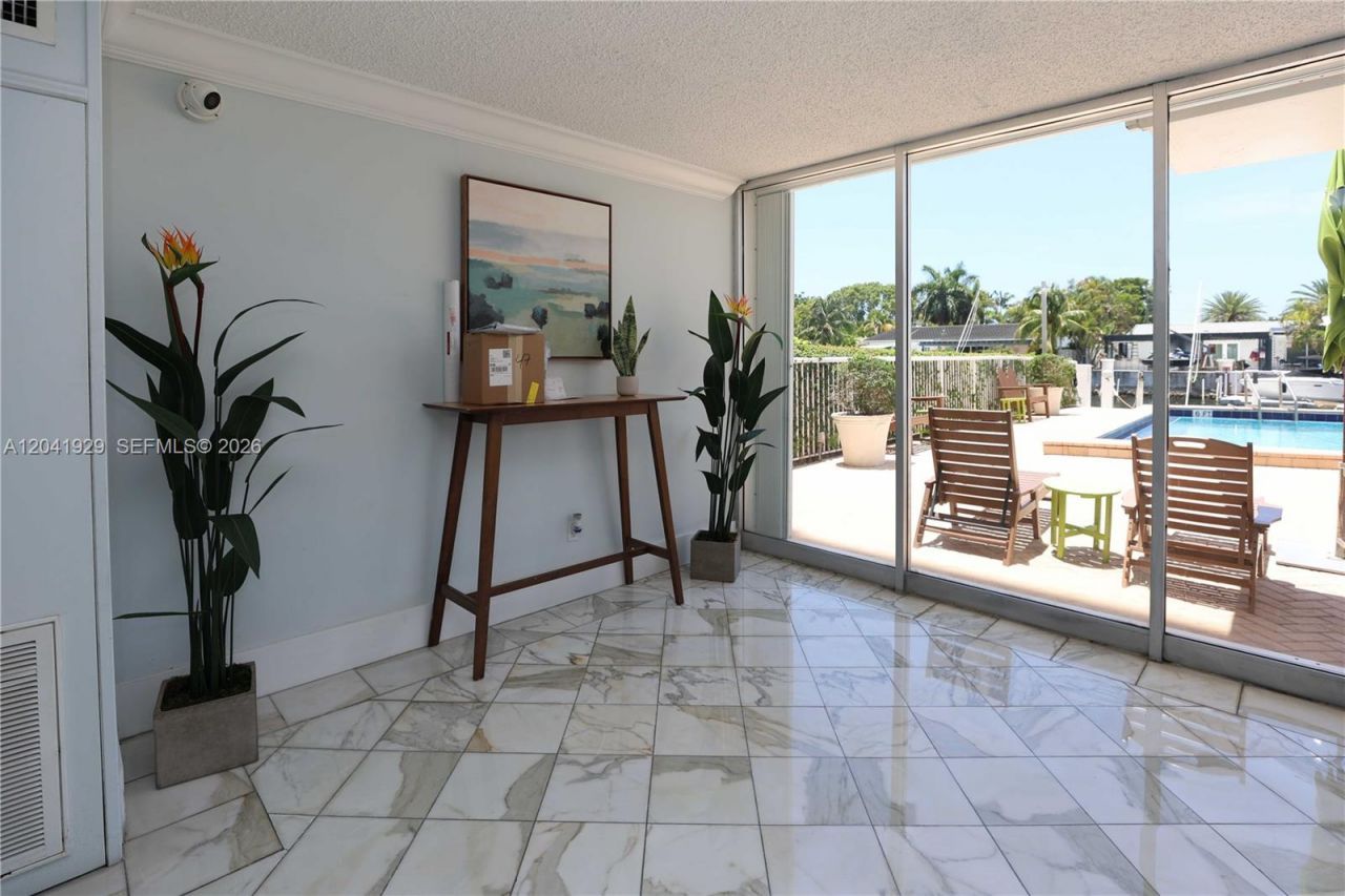 2000 NE 135th St , Unit 906, North Miami, FL 33181 Photo
