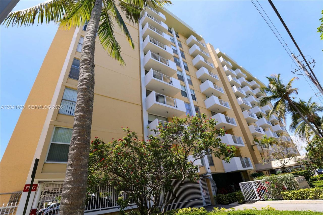 2000 NE 135th St , Unit 906, North Miami, FL 33181 Photo