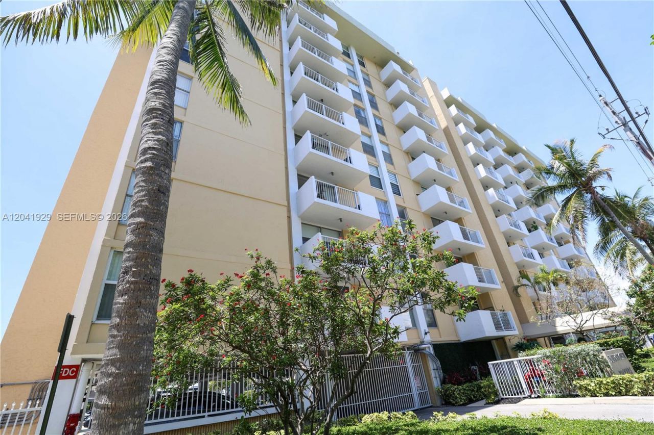 2000 NE 135th St , Unit 906, North Miami, FL 33181 Photo