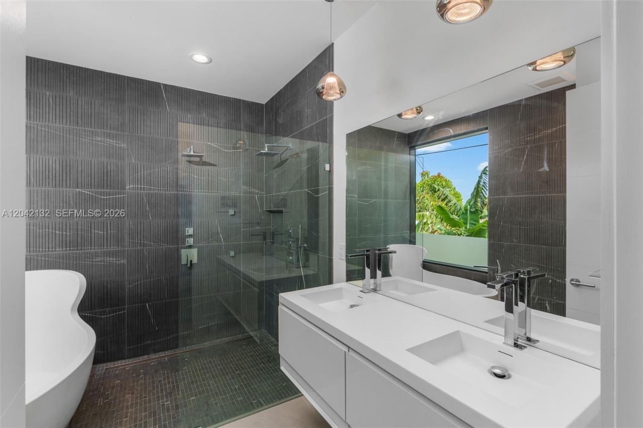 41 NE 24th St, Wilton Manors, FL 33305 Photo