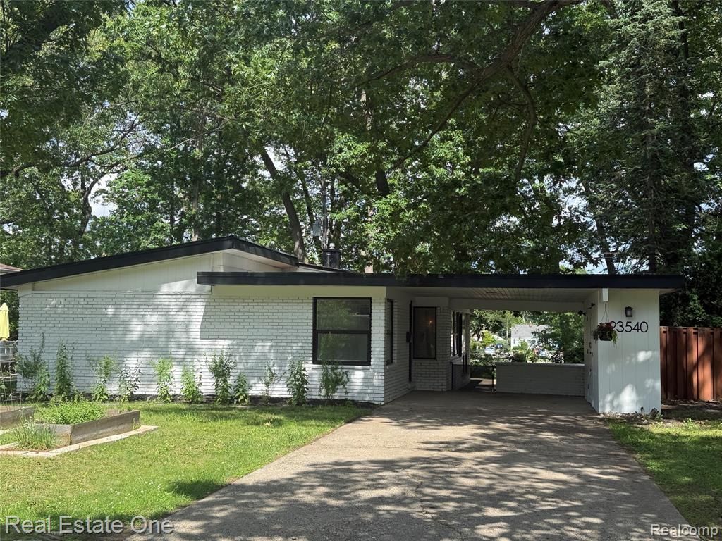 23540 Majestic, Oak Park, MI 48237 Main Photo