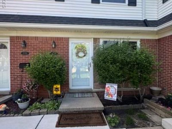 45746 Kensington, Utica, MI 48317