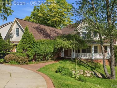 9015 Huron Bluffs Drive, White Lake Twp, MI 48386
