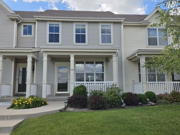 616 Hunter Oaks Blvd, Watertown, WI 53094