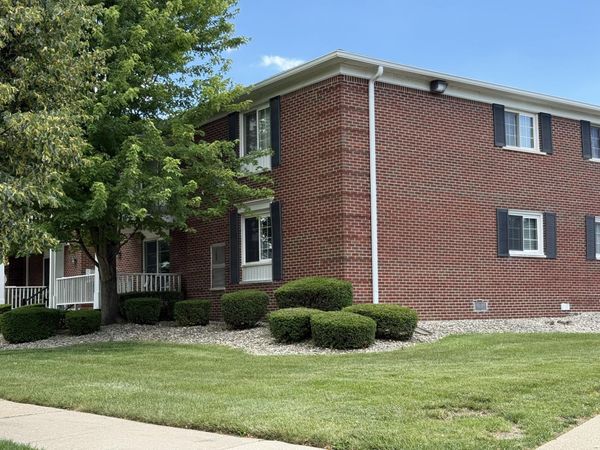 1749 Monticello Street, Unit E4, Trenton, MI 48183