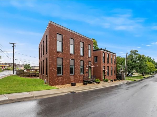 1111 N Oakland Avenue , Fayetteville, AR 72703