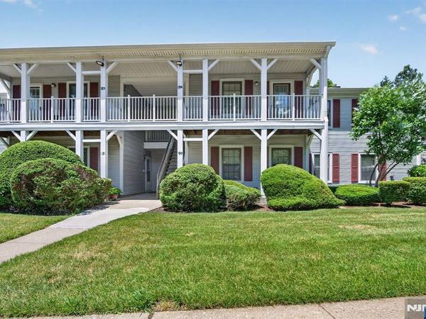 130 Hatfield Lane, EAST BRUNSWICK, NJ 08816