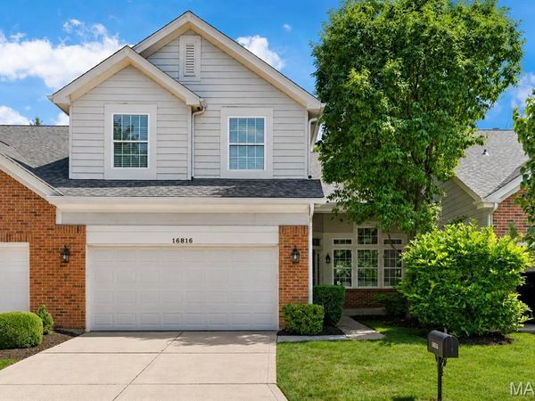 16816 Chesterfield Bluffs Circle, Chesterfield, MO 63005