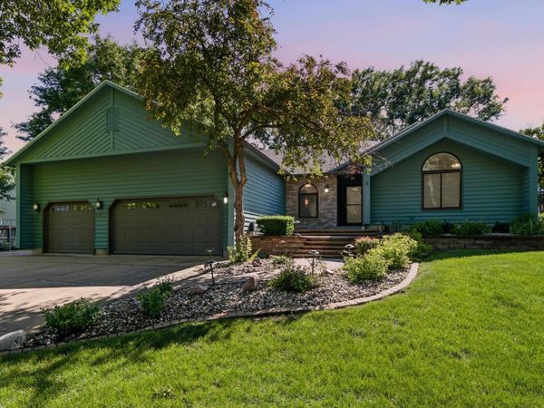 4517 S River Oaks Dr, Sioux Falls, SD 57105