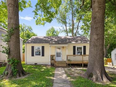 1225 43rd Street, Kansas City, MO 64116