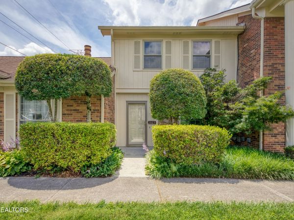 7914 Gleason Dr, Knoxville, TN 37919
