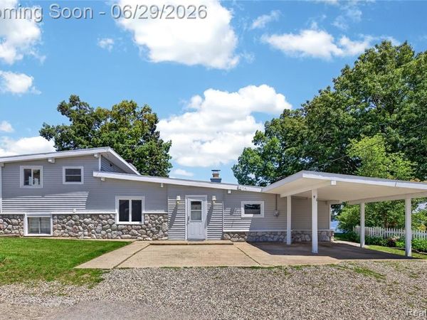 91 Crescent Avenue, Lake Orion Vlg, MI 48362